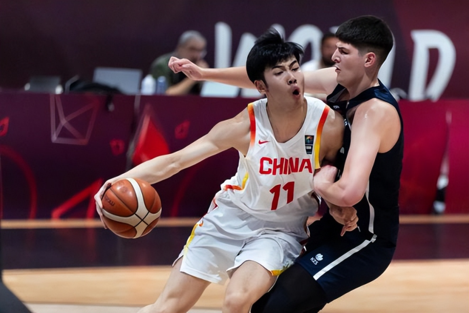 世界杯篮球赛场连番精彩,球迷热血激荡 世界杯篮球赛场连番精彩,球迷热血激荡