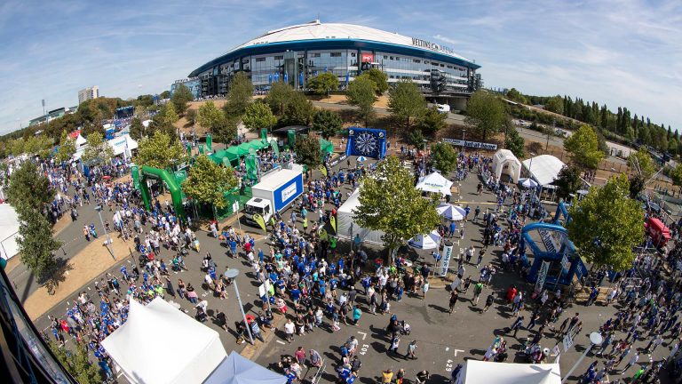 沙尔克球迷期待主场观战，见证胜利(沙尔克队)