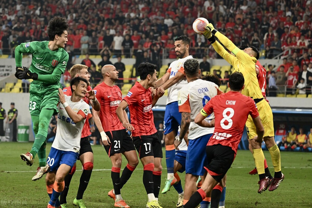 球场震撼重磅战役展开，实力对决无懈可击的简单介绍