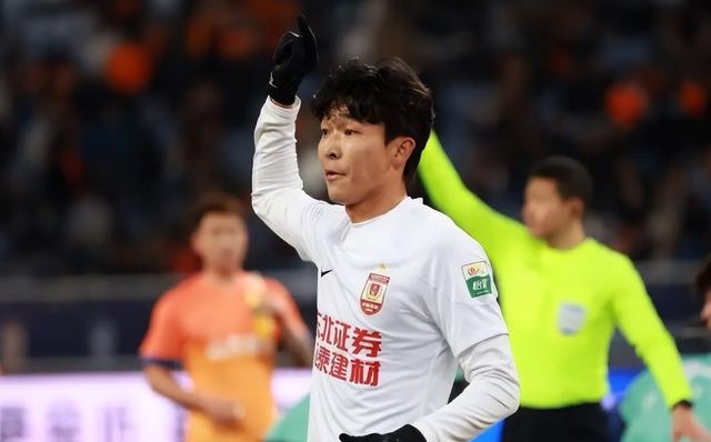 人队实力突出,球员发挥出色赢得关键战役的胜利