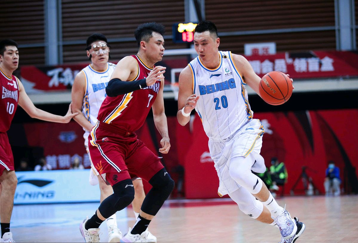 战术战术频变，球队防守高效固若金汤的简单介绍