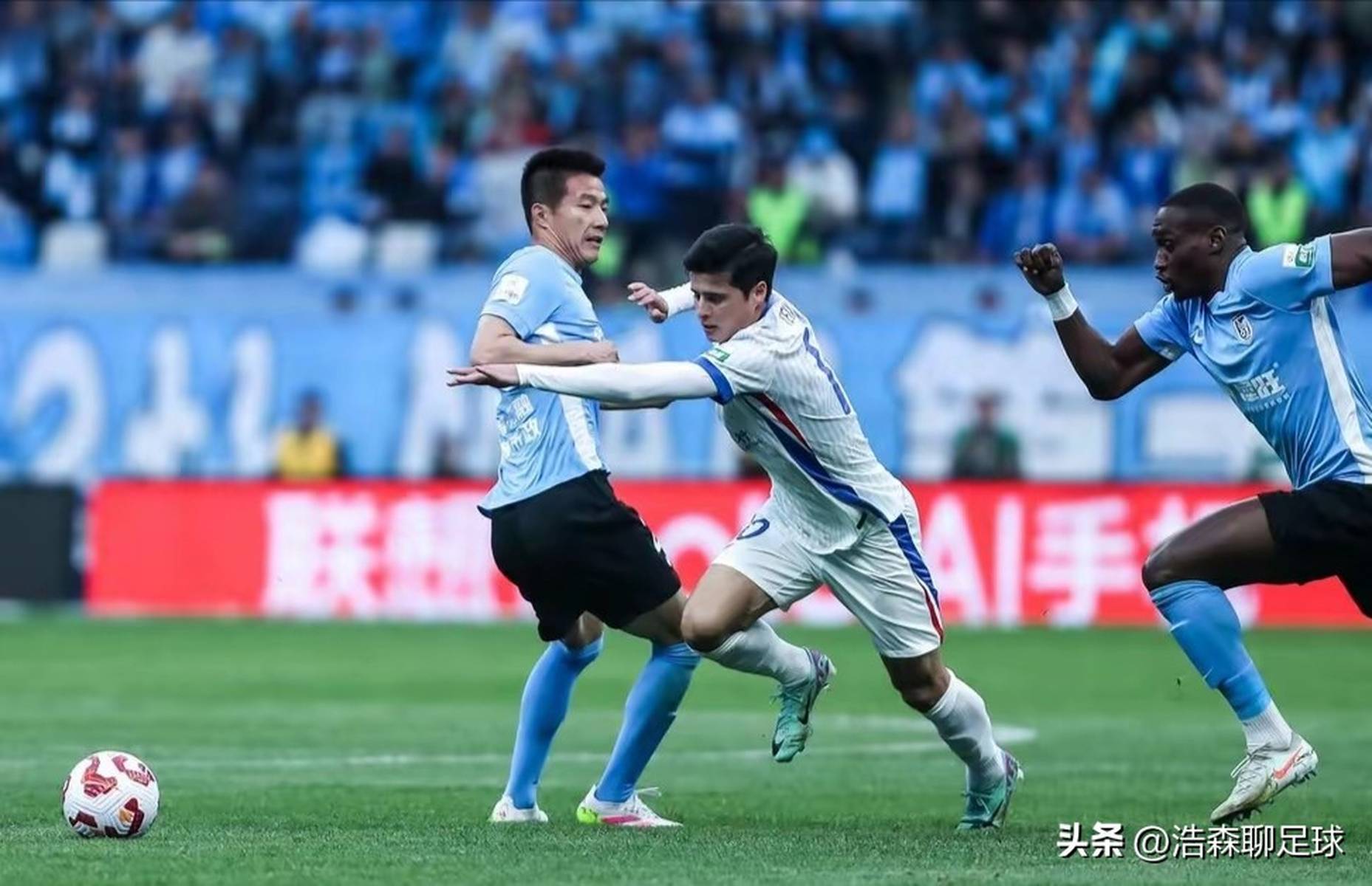 包含中超联赛成为头条新闻，球员实力抢眼的词条