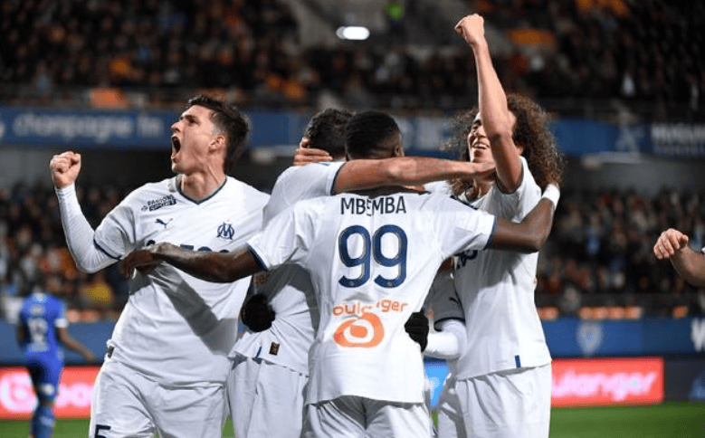 关于巴黎圣日耳曼连胜，法国联赛竞争激烈升级的信息